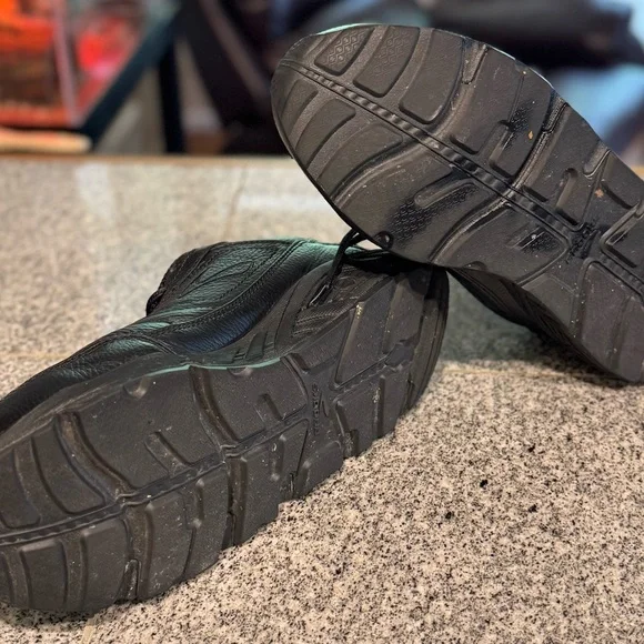 Brooks Addiction walkers Men's Black Sneakers - Picture 5 of 6